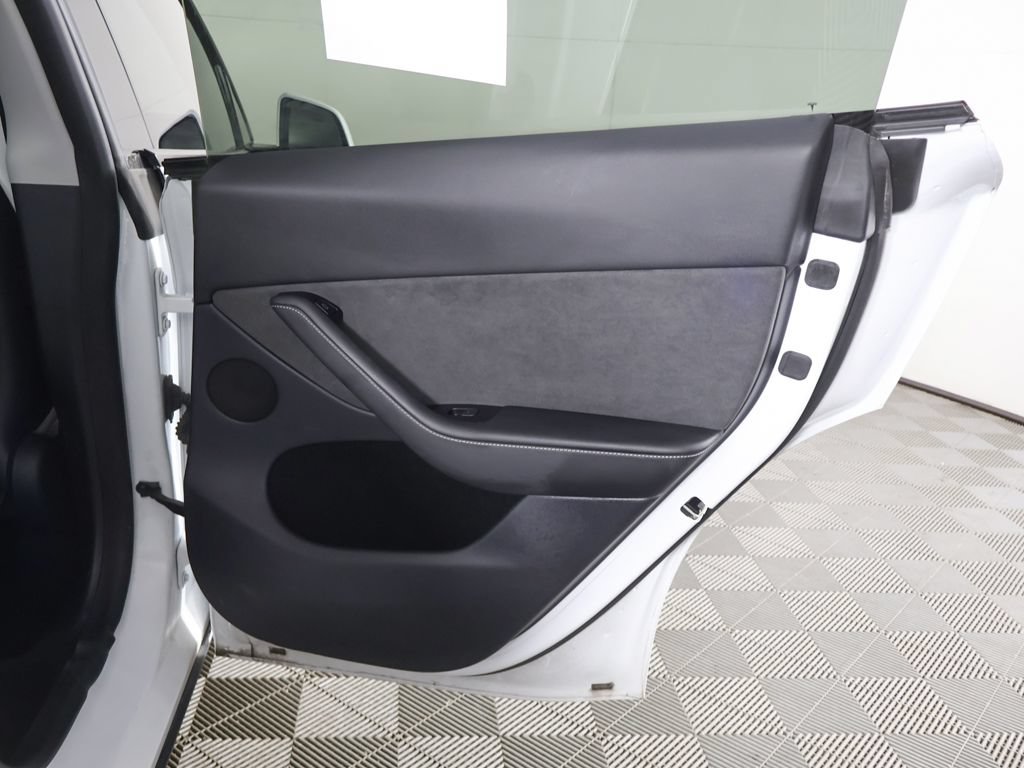 Used 2023 Tesla Model Y Long Range AWD/4WD image 28