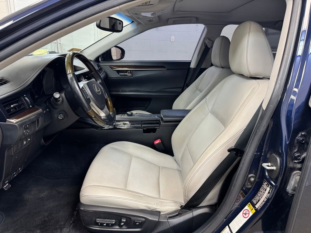 Used 2013 Lexus ES 350 w/ Premium Pkg image 12