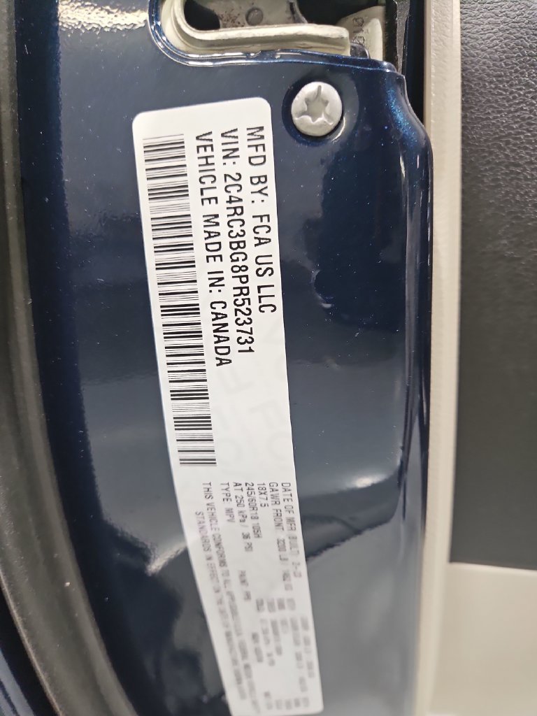 Used 2023 Chrysler Pacifica Touring-L AWD/4WD image 29