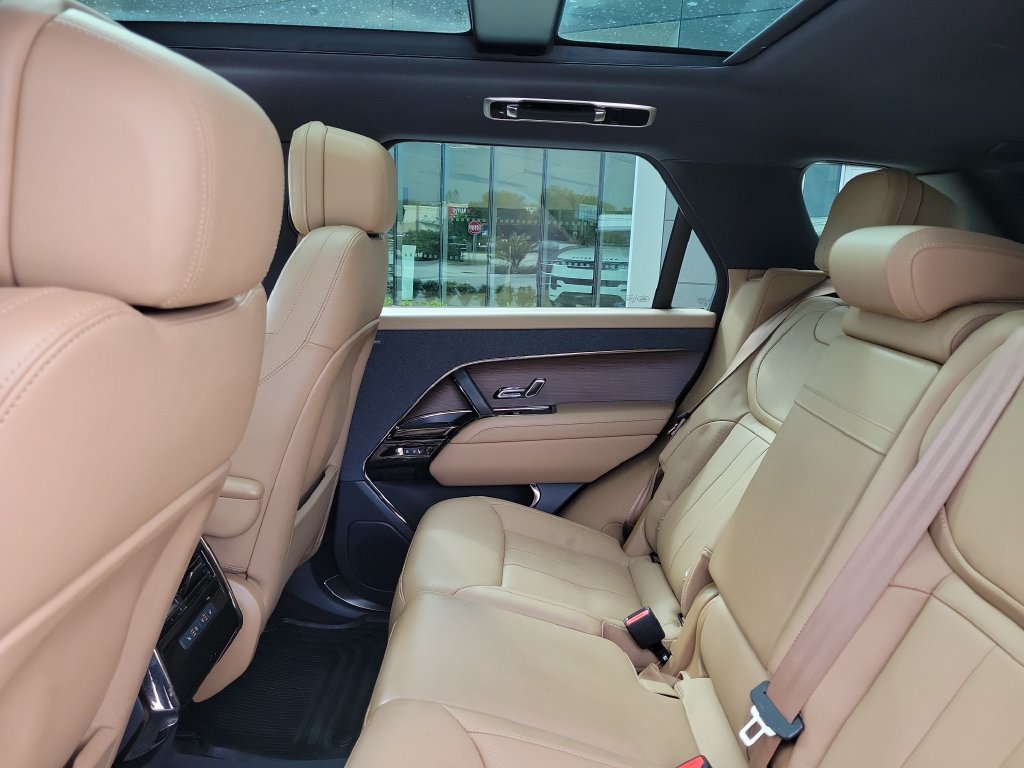 Certified 2024 Land Rover Range Rover Sport SE AWD/4WD image 16
