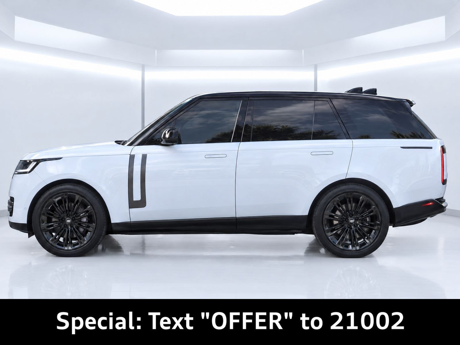 Used 2024 Land Rover Range Rover Long Wheelbase SE AWD/4WD image 2
