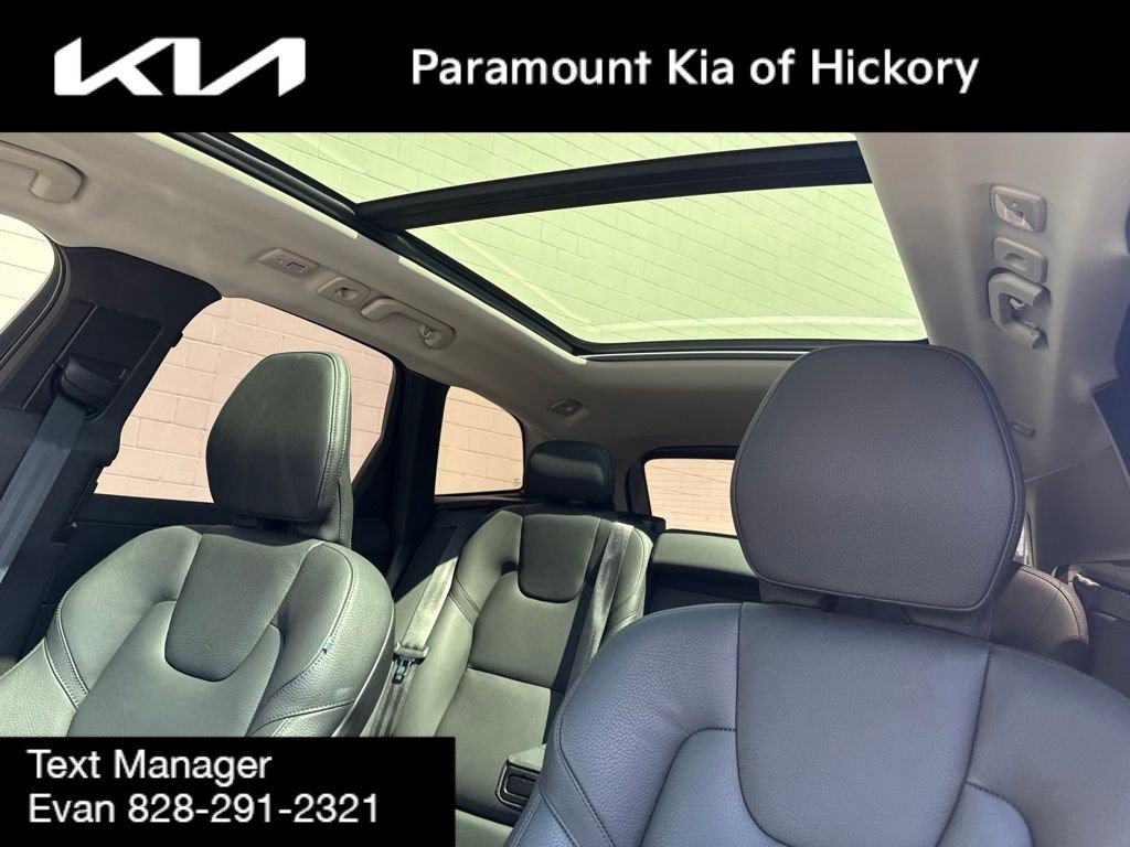 Used 2025 Volvo XC60 B5 Plus AWD/4WD image 33