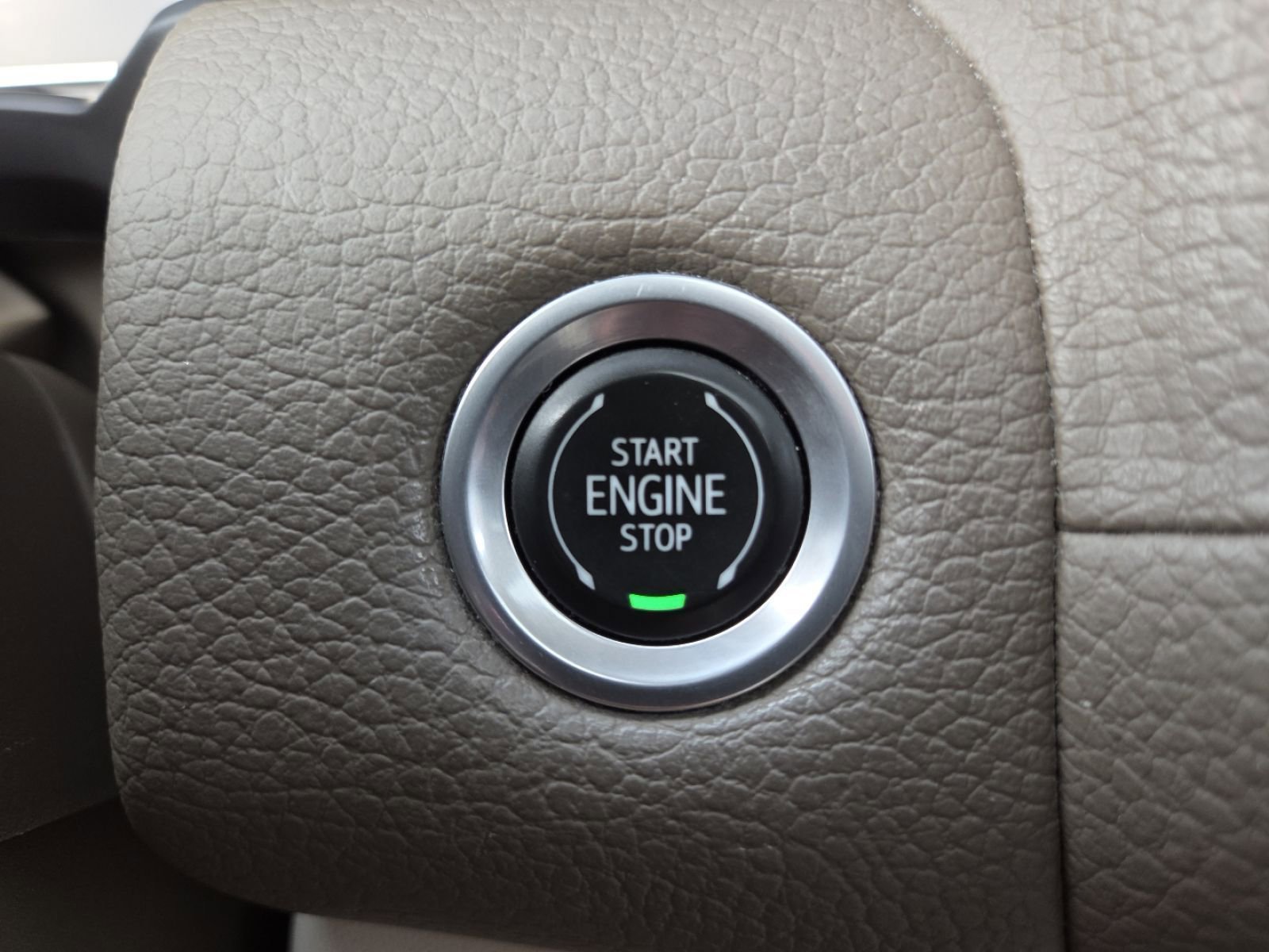 Used 2022 GMC Yukon XL Denali RWD image 11