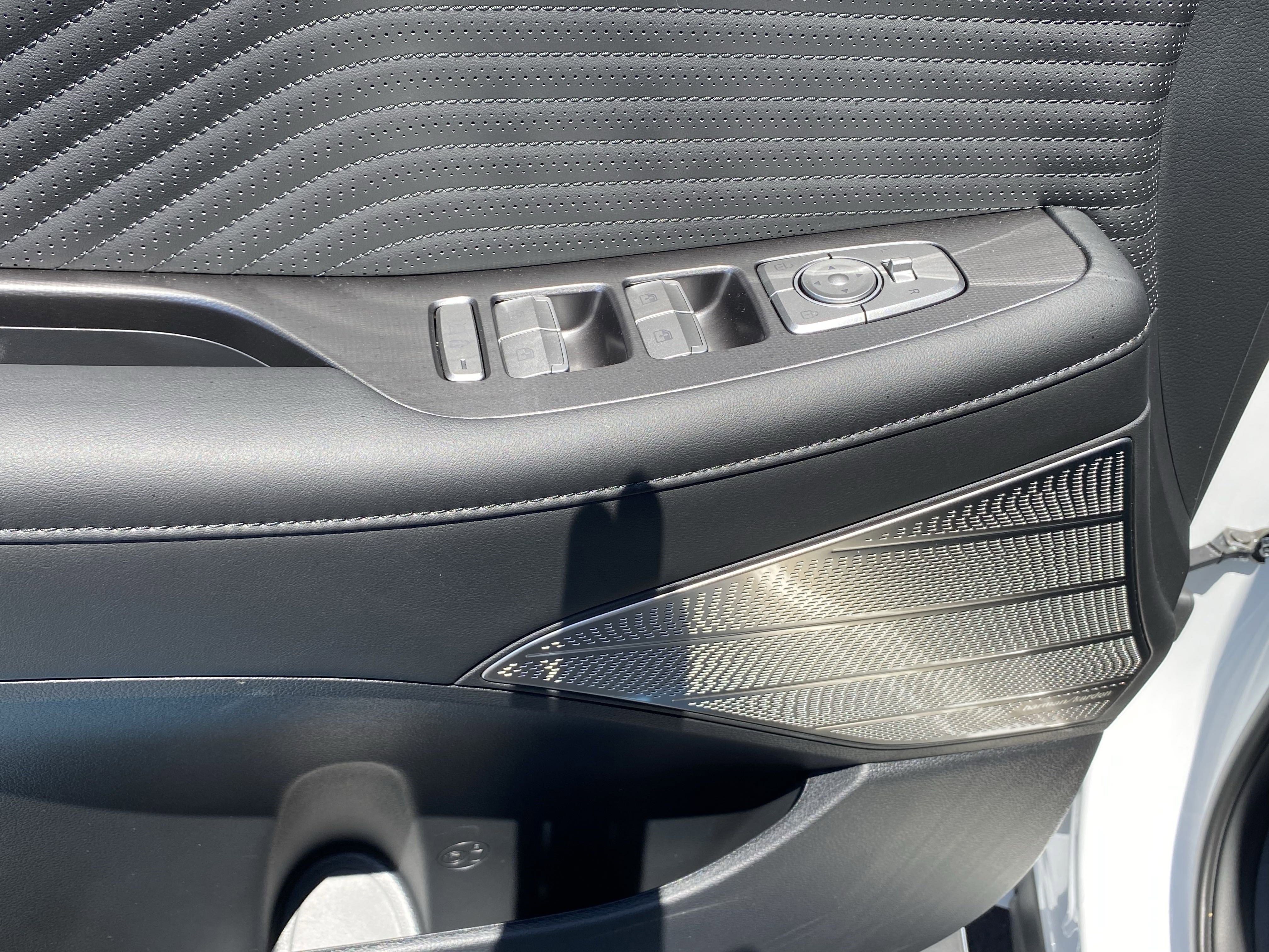 Used 2025 Hyundai Palisade Calligraphy image 19