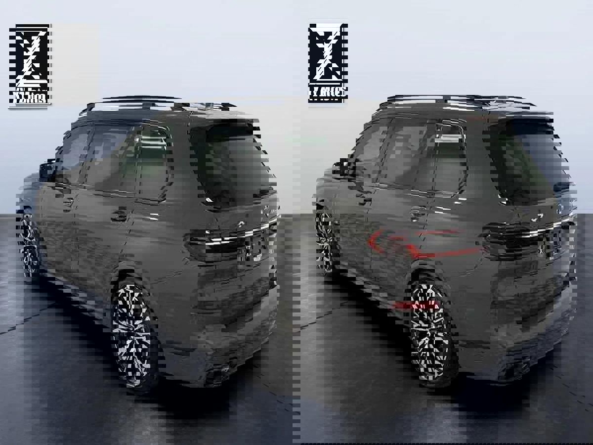 Used 2023 BMW X7 M60i image 6