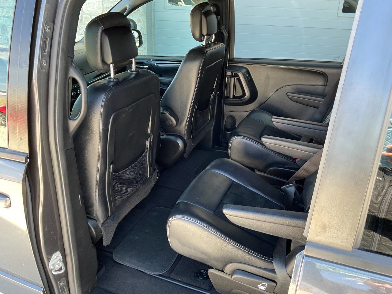 Used 2016 Dodge Grand Caravan SXT image 31