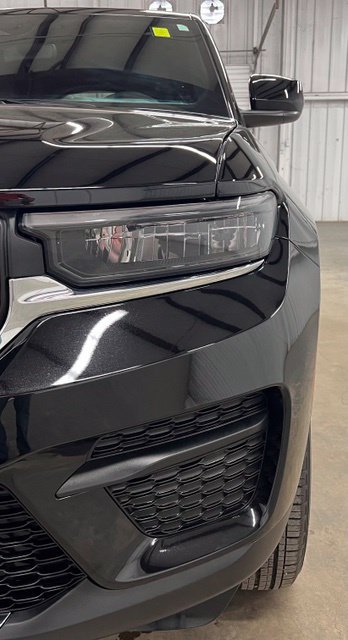 Used 2024 Jeep Grand Cherokee Laredo X RWD image 9