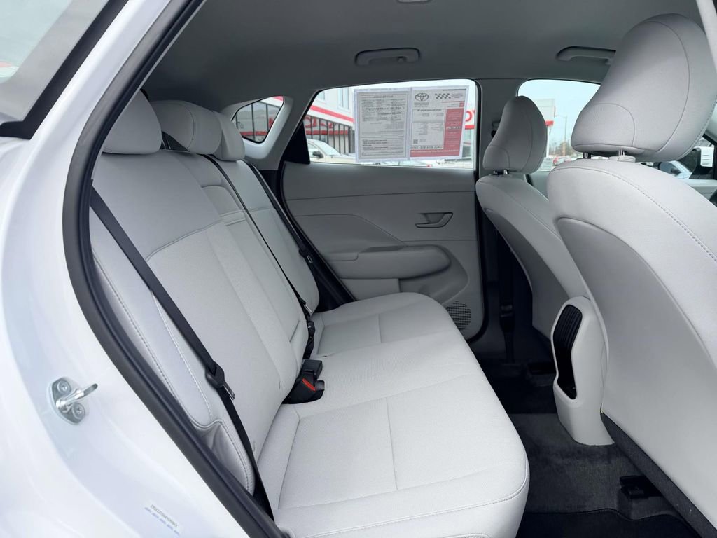Used 2025 Hyundai Kona SE image 15