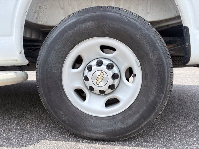 Used 2025 Chevrolet Express 2500 w/ Driver Convenience Package RWD image 18