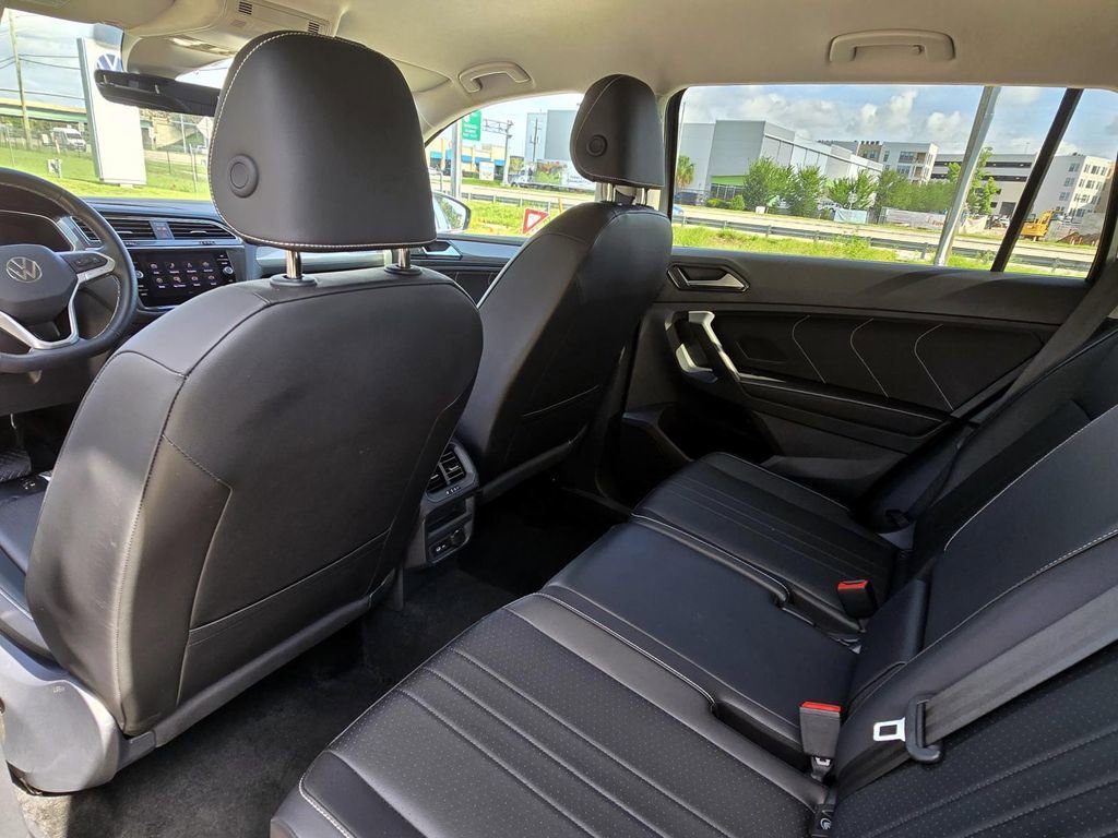 Used 2024 Volkswagen Tiguan SE image 35