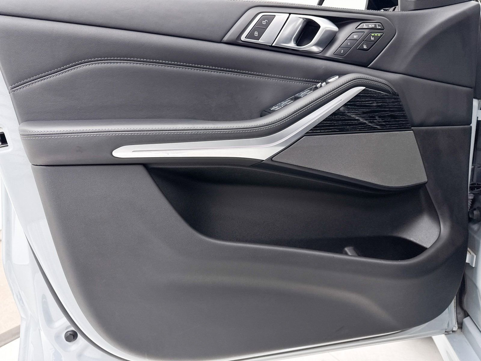 Used 2023 BMW X7 M60i w/ Executive Package AWD/4WD image 33