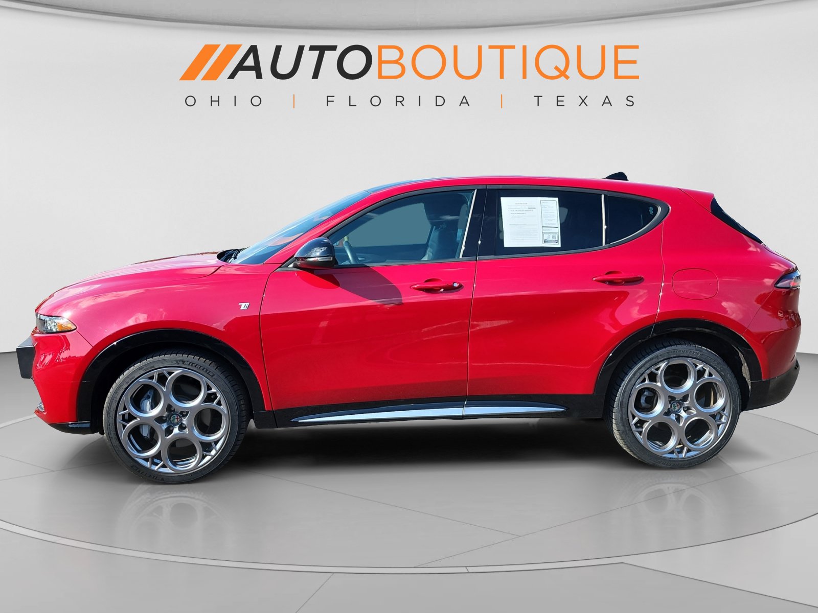 Used 2024 Alfa Romeo Tonale Ti w/ Premium Interior Package AWD/4WD image 2