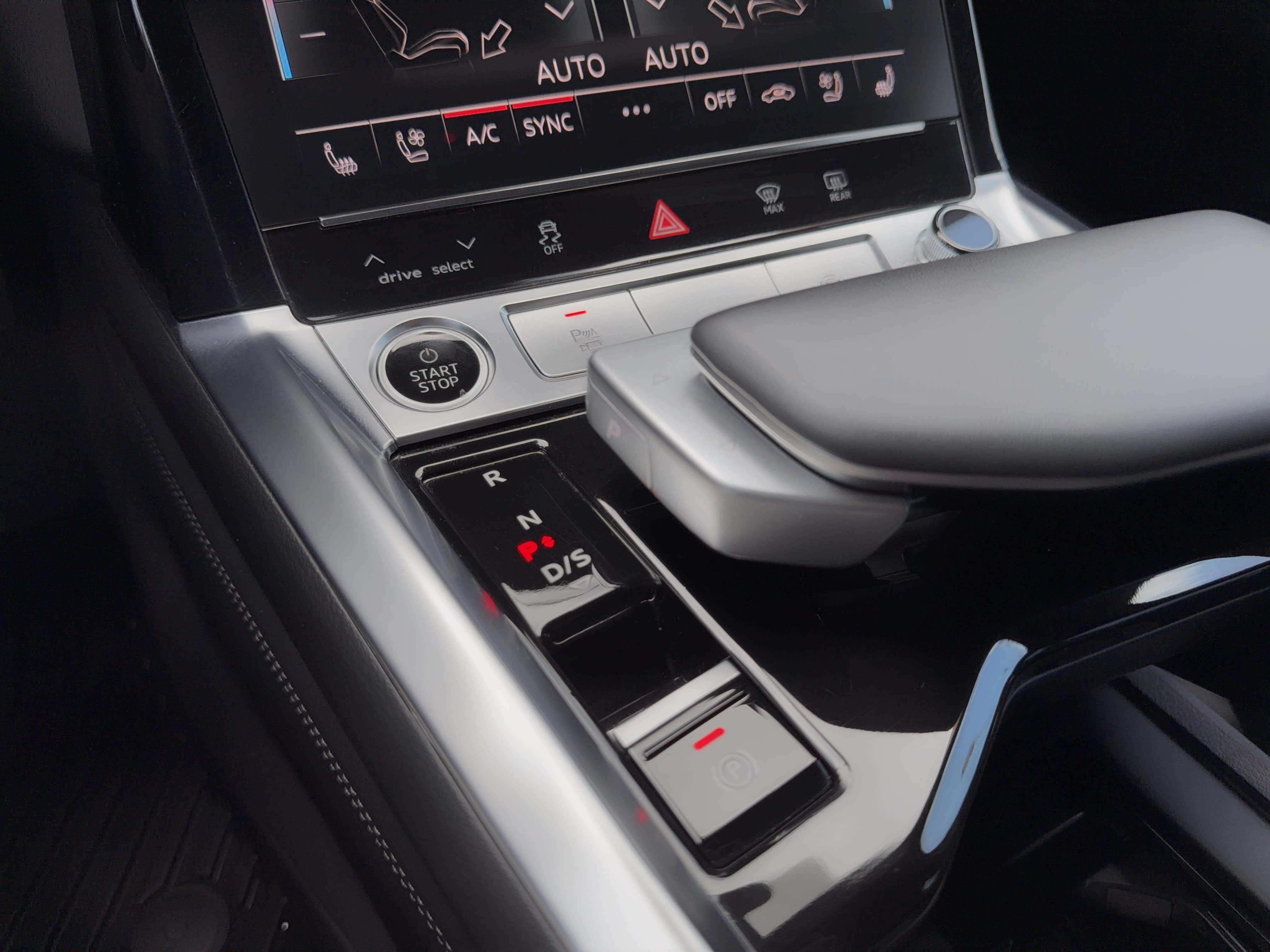 Used 2024 Audi Q8 e-tron Premium Plus w/ Premium Plus Package image 25