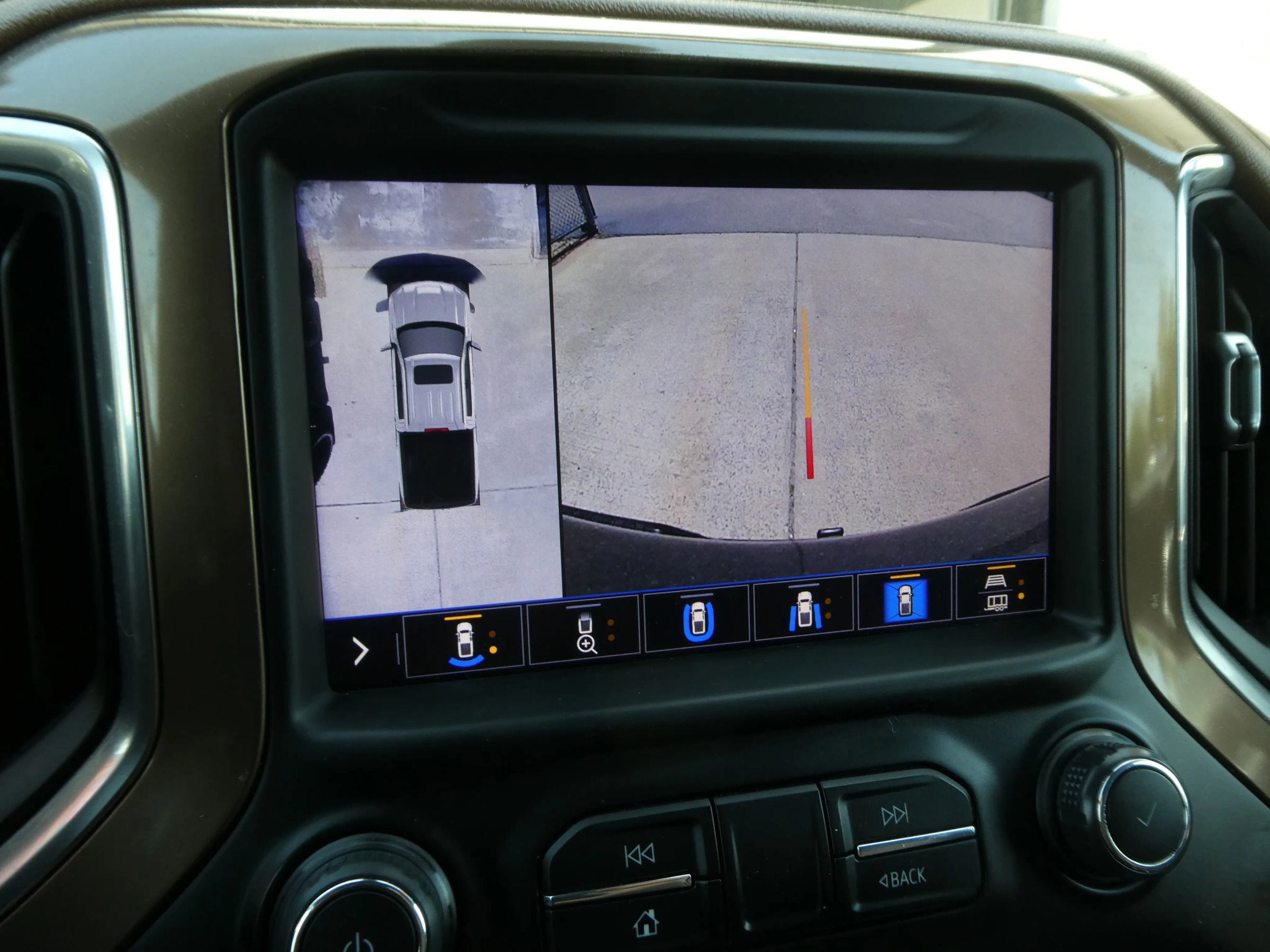 Used 2020 Chevrolet Silverado 1500 High Country w/ Technology Package AWD/4WD image 39