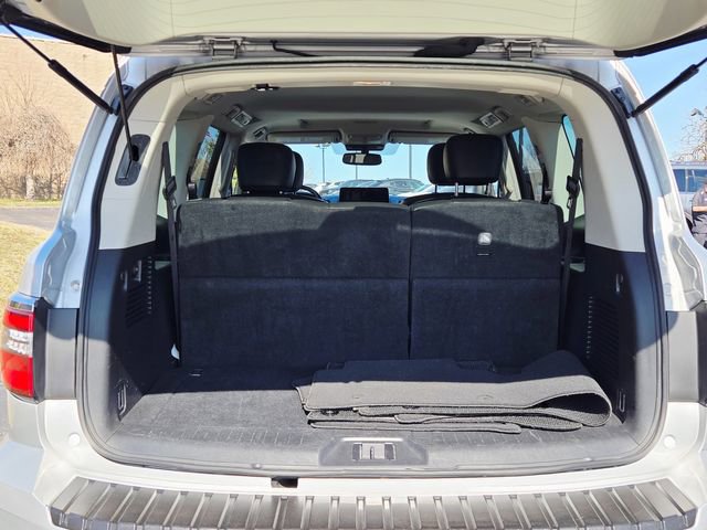 Used 2023 Nissan Armada SL w/ Captain's Chairs Package image 9