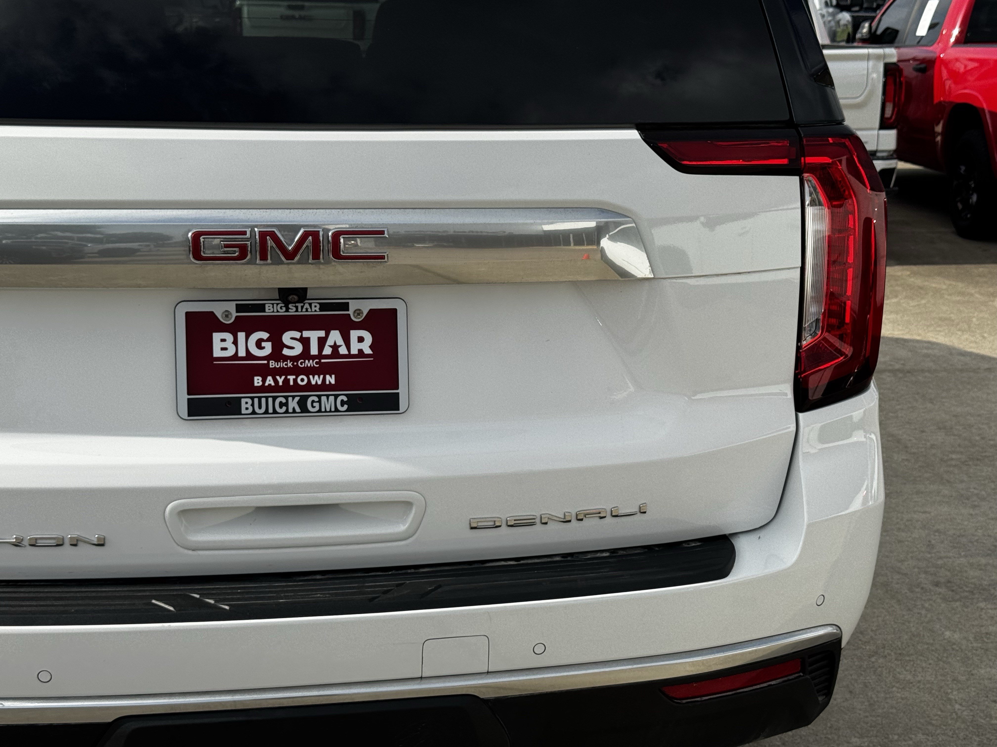 Used 2024 GMC Yukon XL Denali AWD/4WD image 10