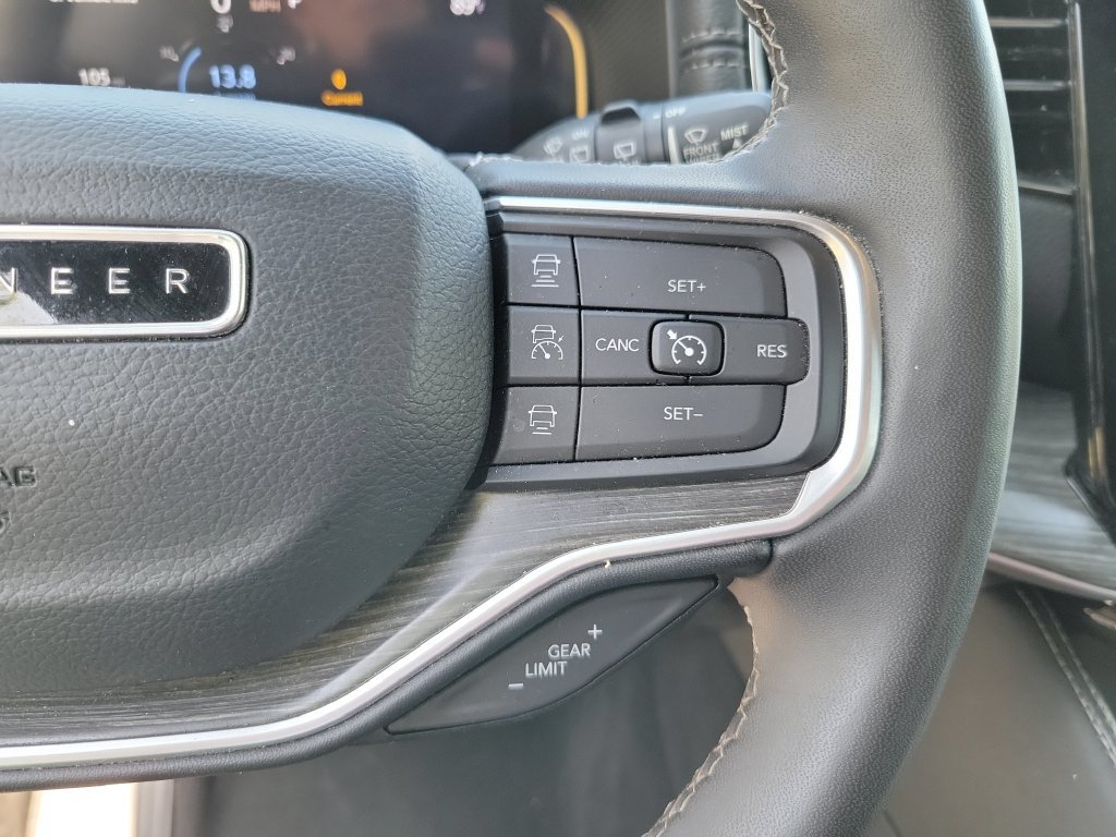 Used 2024 Jeep Wagoneer Series II w/ Flexible Seating Group AWD/4WD image 25