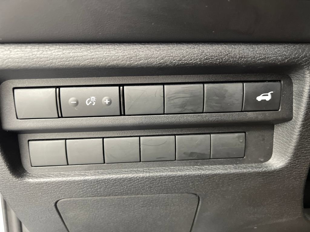 Used 2025 Mitsubishi Outlander SE image 41