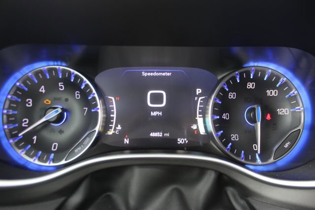 Used 2024 Chrysler Pacifica Touring-L image 17