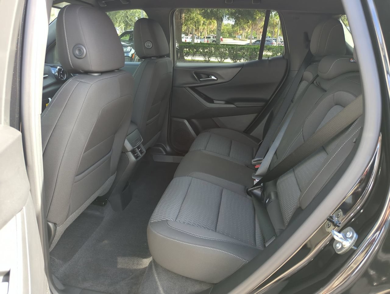 New 2027 Chevrolet Equinox LT w/ Safety and Technology Package FWD image 20