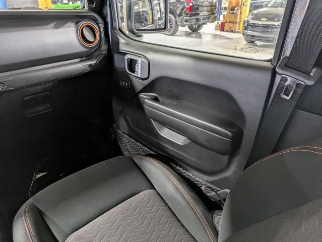 Used 2020 Jeep Gladiator Mojave w/ LED Lighting Group AWD/4WD image 17