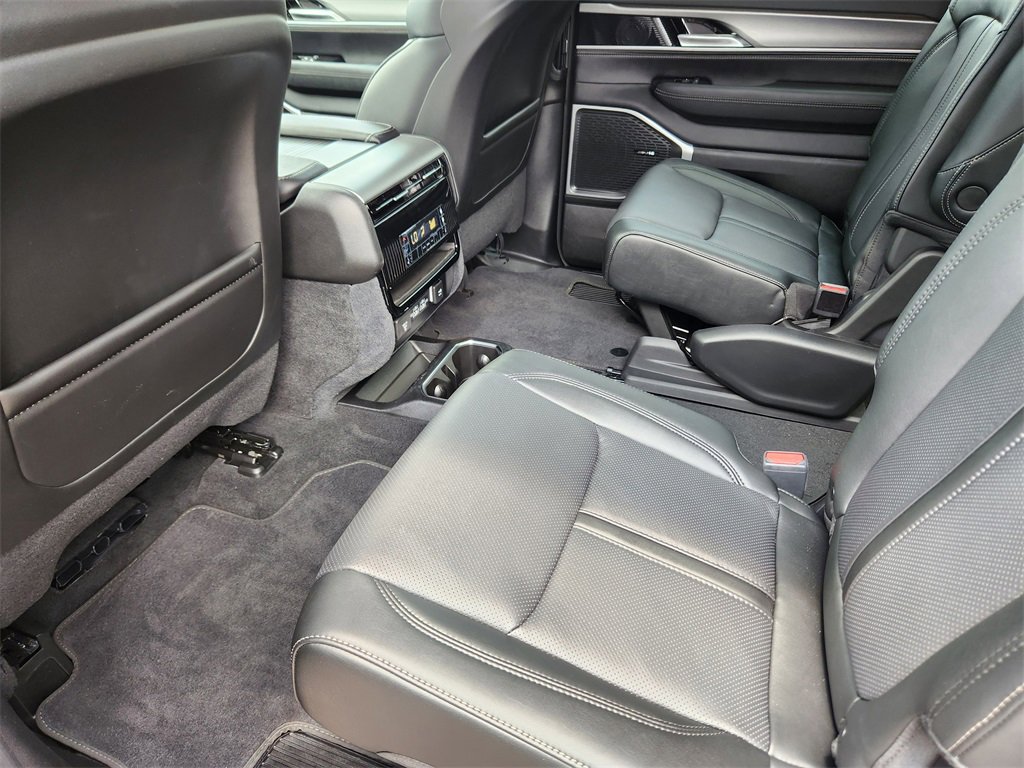 New 2025 Jeep Wagoneer L Series II w/ Convenience Group I image 13