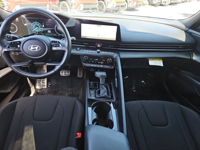 Used 2025 Hyundai Elantra SEL image 21