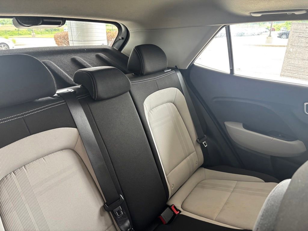 Used 2022 Hyundai Venue SEL FWD image 18
