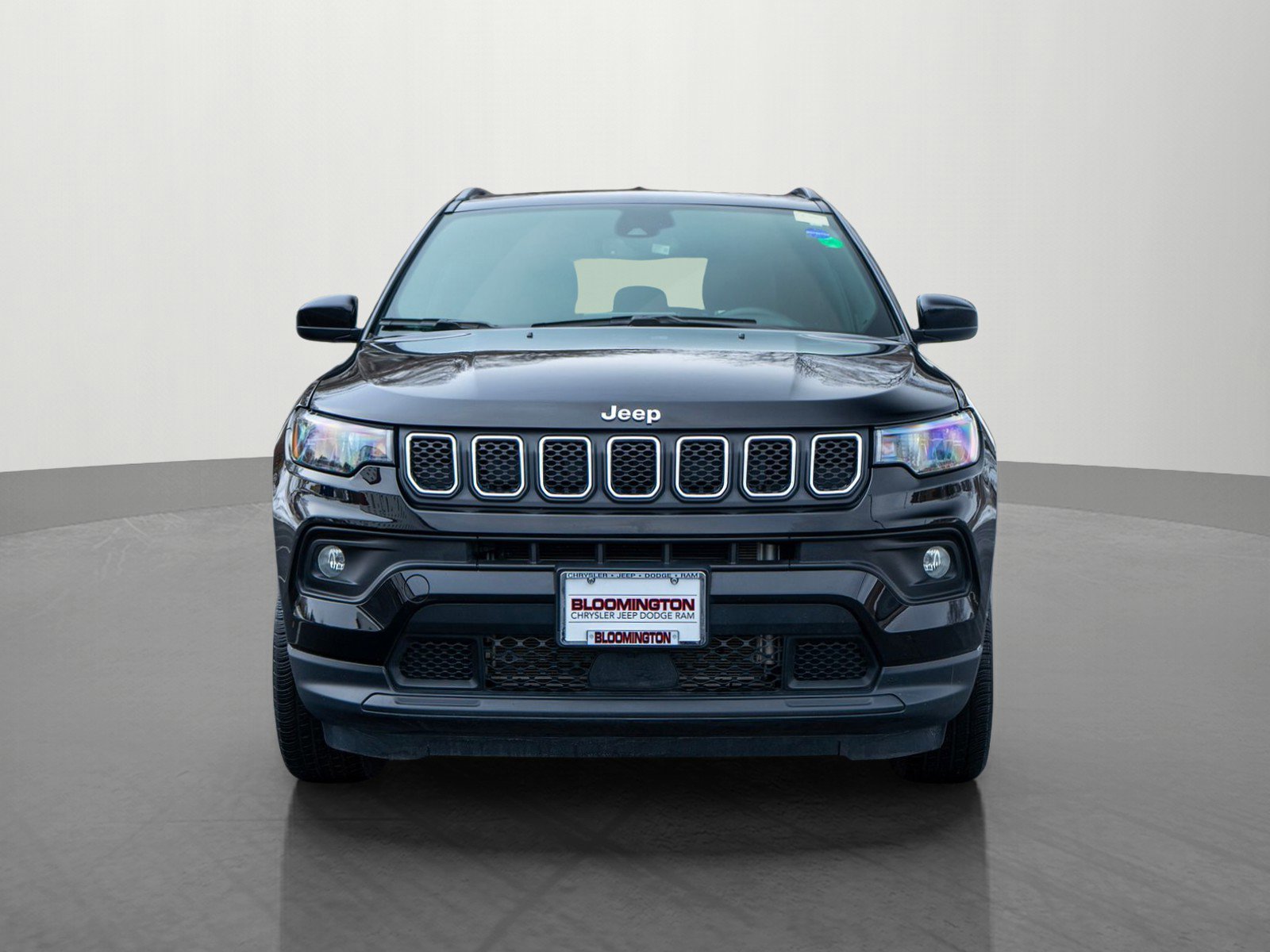 Used 2023 Jeep Compass Latitude image 2