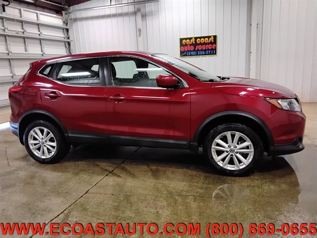 Used 2019 Nissan Rogue Sport S w/ Appearance Package FWD image 2