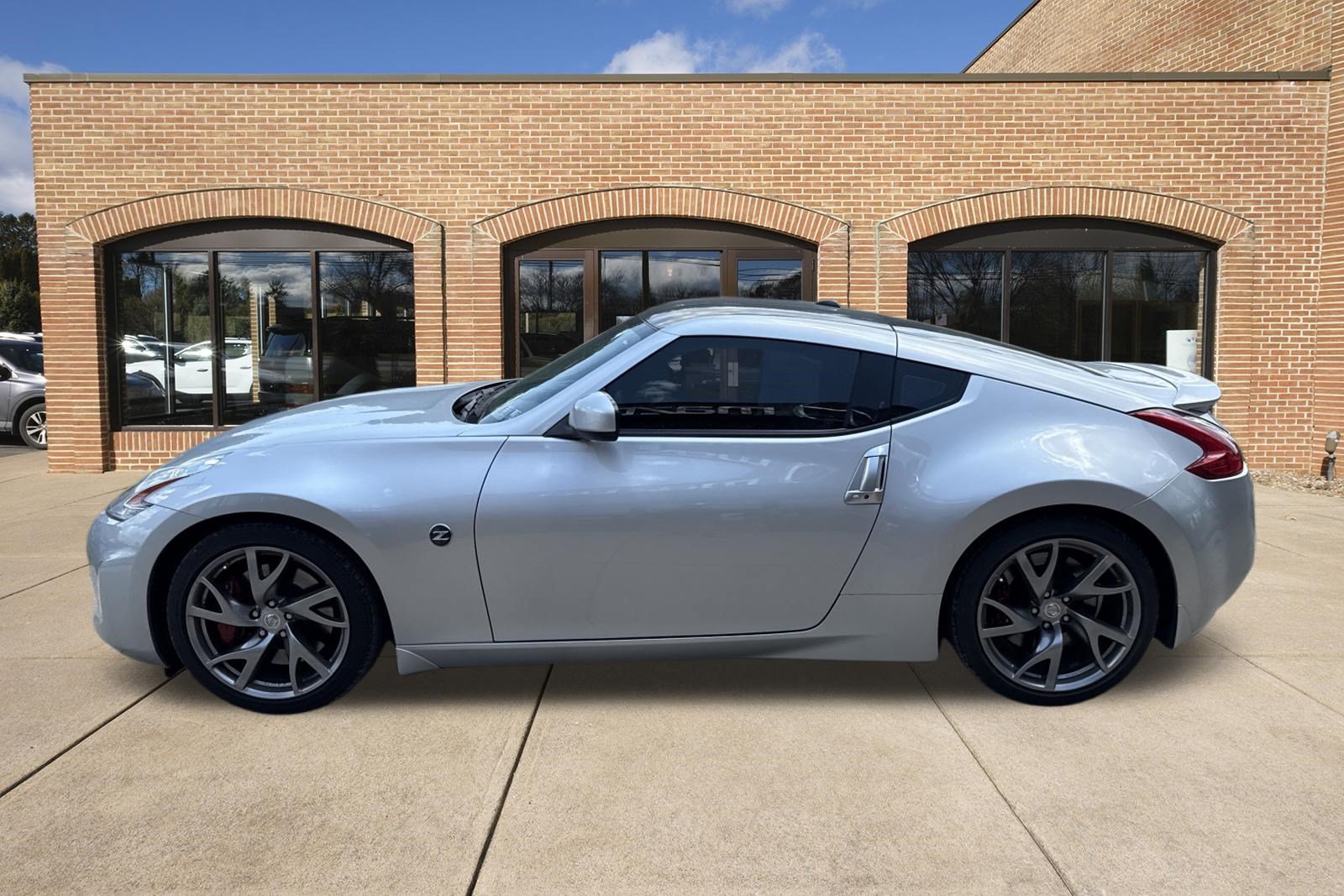 Used 2014 Nissan 370Z Touring w/ Sport Package RWD image 7