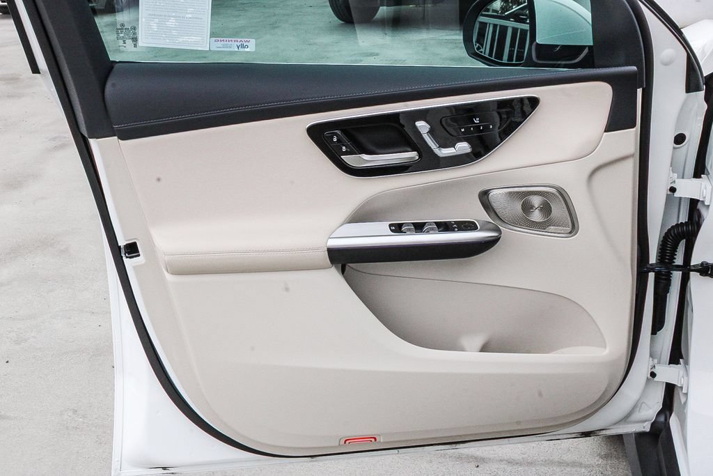 Used 2025 Mercedes-Benz GLC 300 4MATIC image 22