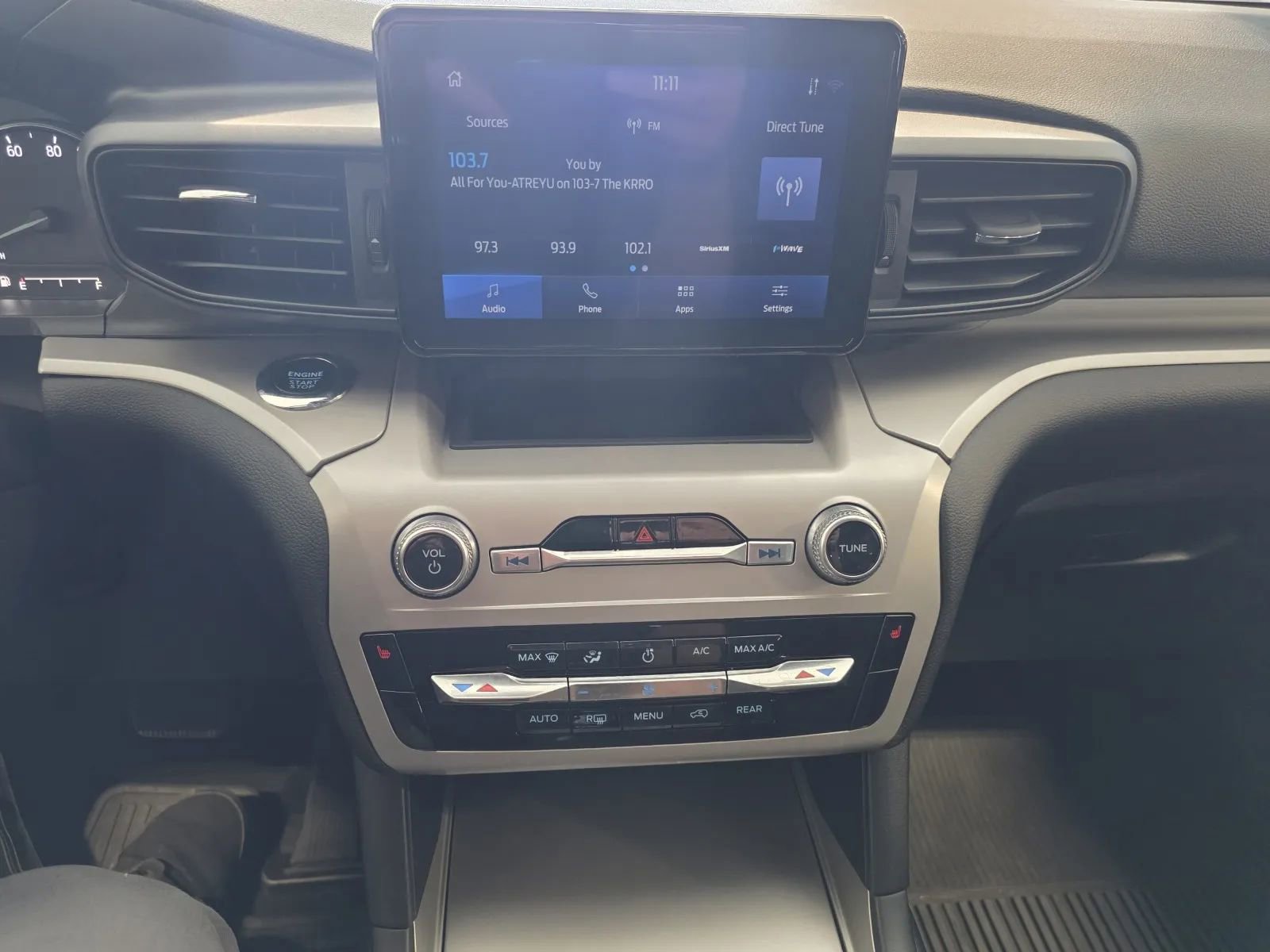 Used 2023 Ford Explorer XLT AWD/4WD image 37