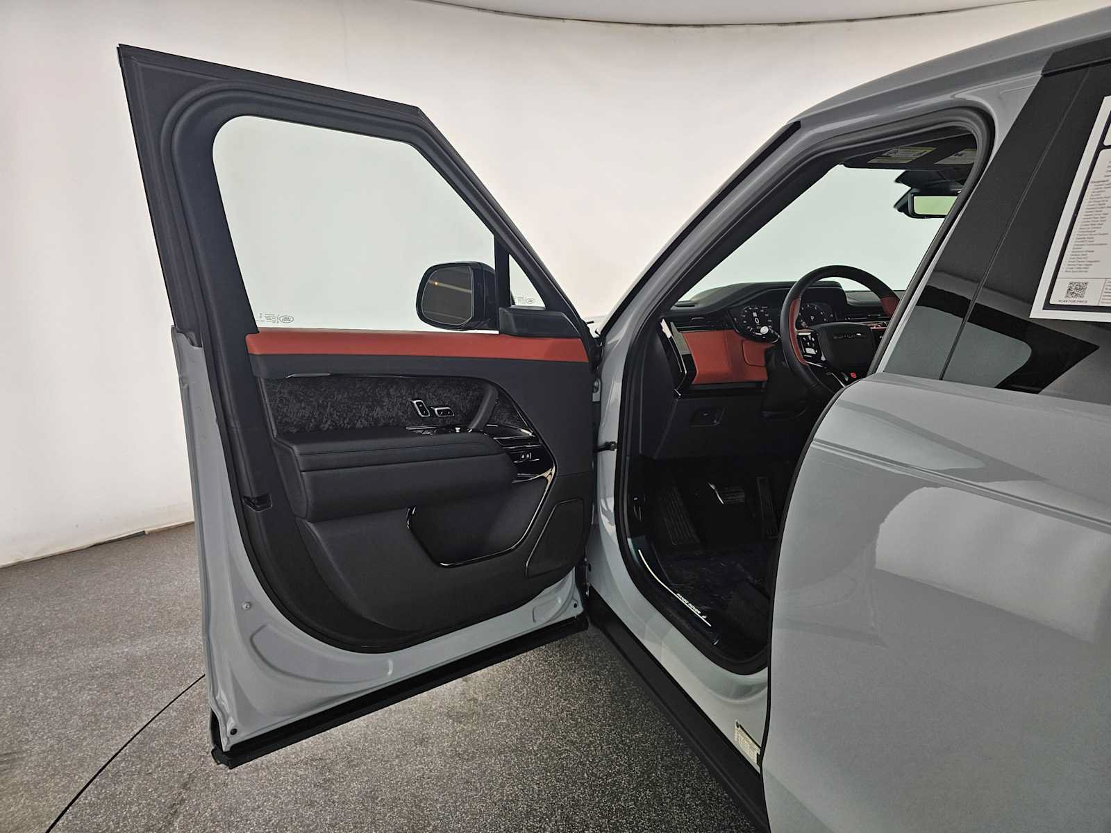 Used 2026 Land Rover Range Rover Sport SV AWD/4WD image 19