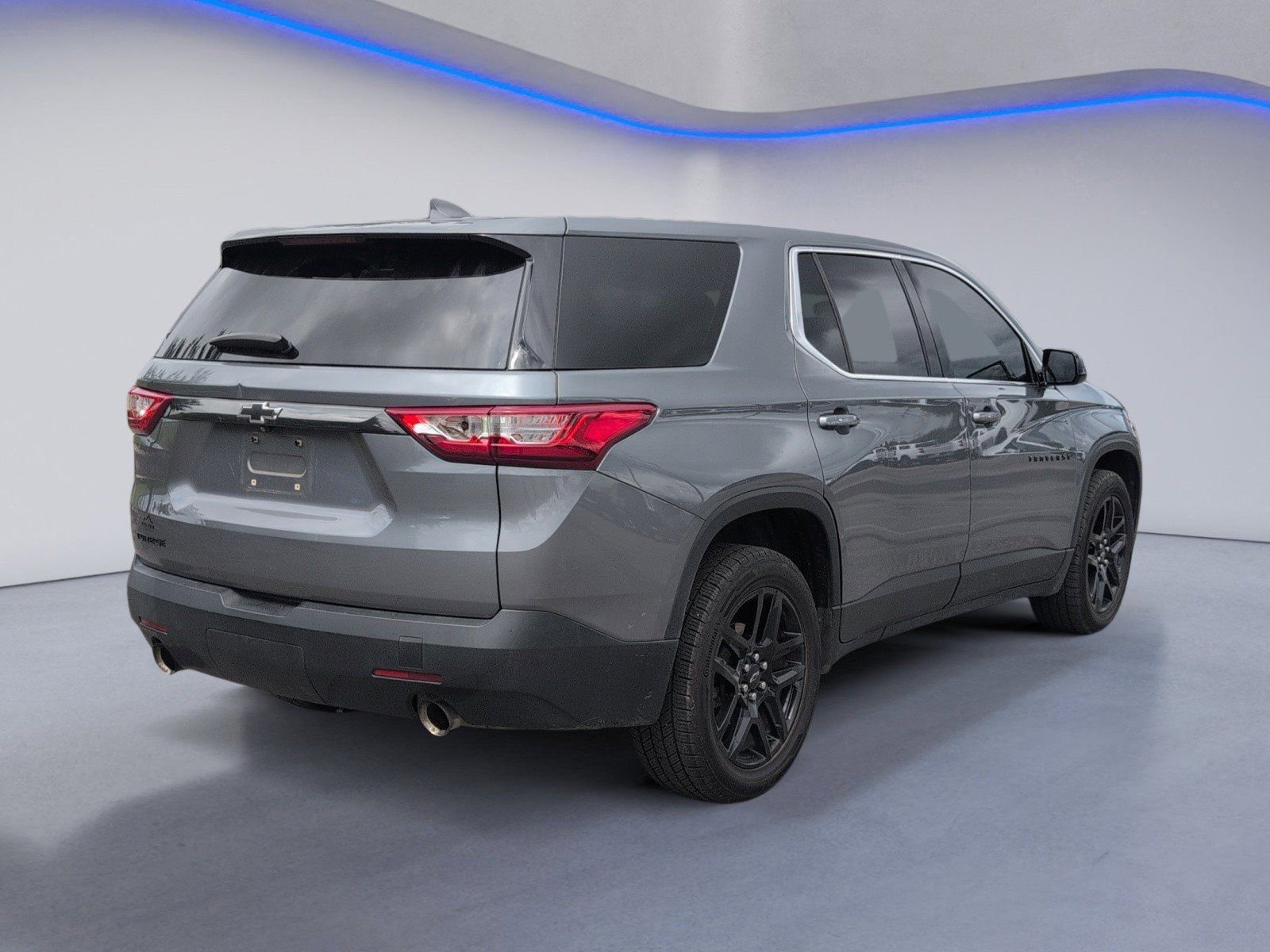 Used 2021 Chevrolet Traverse LS w/ LPO, Blackout Package FWD image 3