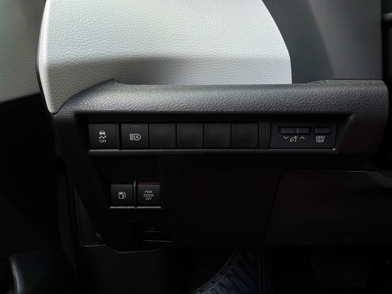 Used 2026 Toyota Sienna XLE FWD image 28