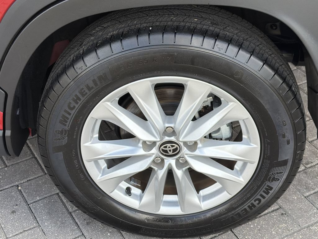 Used 2023 Toyota Corolla Cross LE FWD image 31