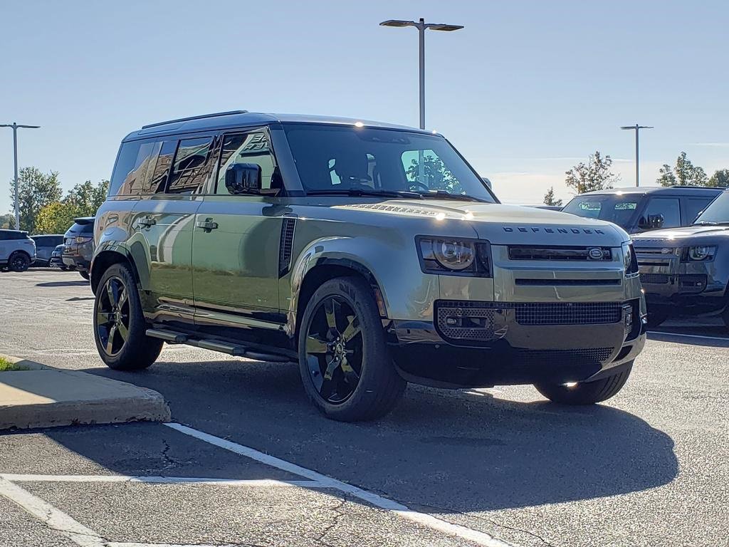 New 2025 Land Rover Defender 110 X-Dynamic SE image 3