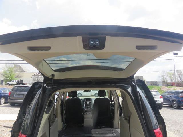 Used 2015 Chrysler Town & Country Touring w/ Driver Convenience Group FWD image 29