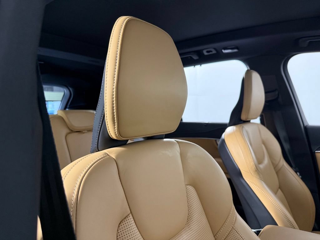 Used 2023 Volvo XC90 B6 Ultimate w/ Protection Package AWD/4WD image 17