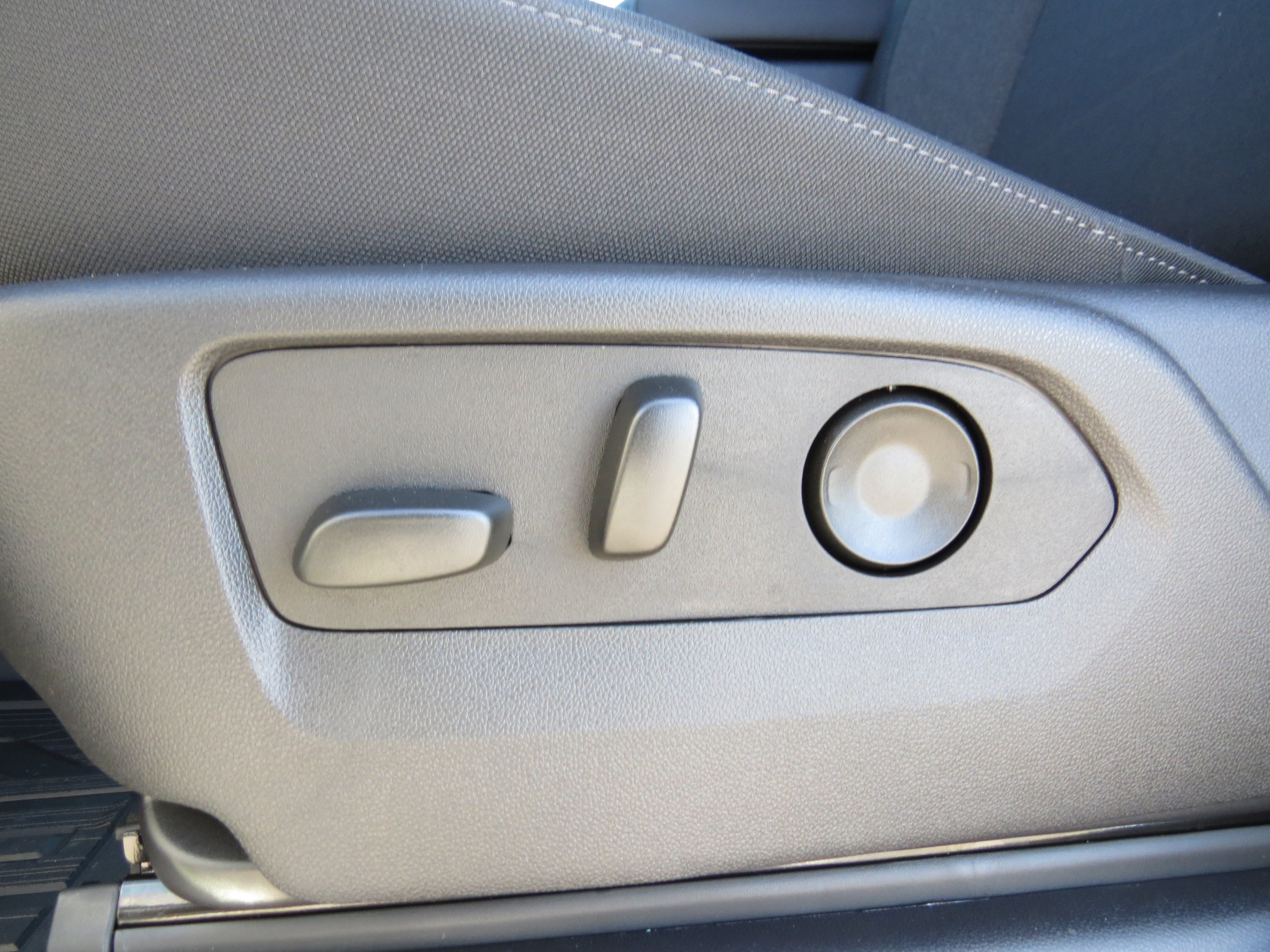 New 2026 GMC Sierra 1500 SLE image 15