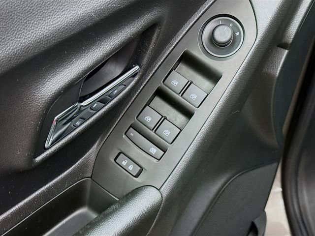 Used 2021 Chevrolet Trax LT w/ Driver Confidence Package image 17