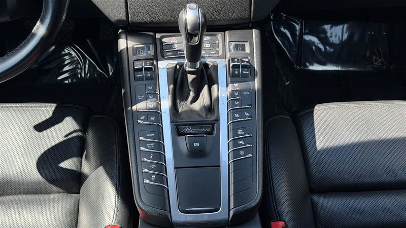 Used 2018 Porsche Macan Turbo AWD/4WD image 31