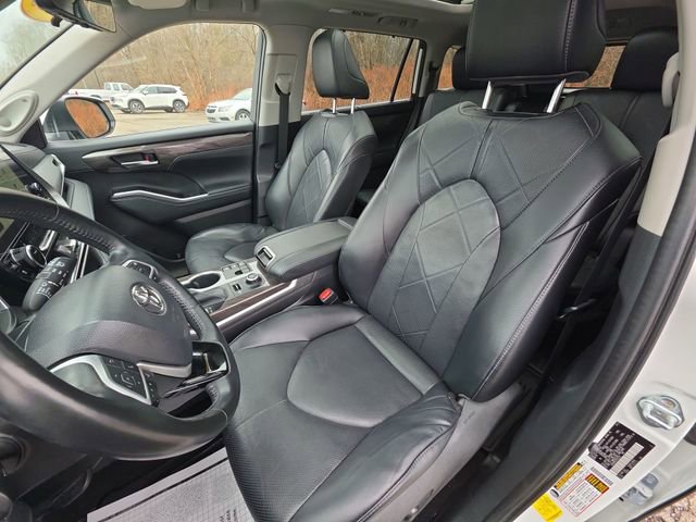 Used 2023 Toyota Highlander Platinum image 11