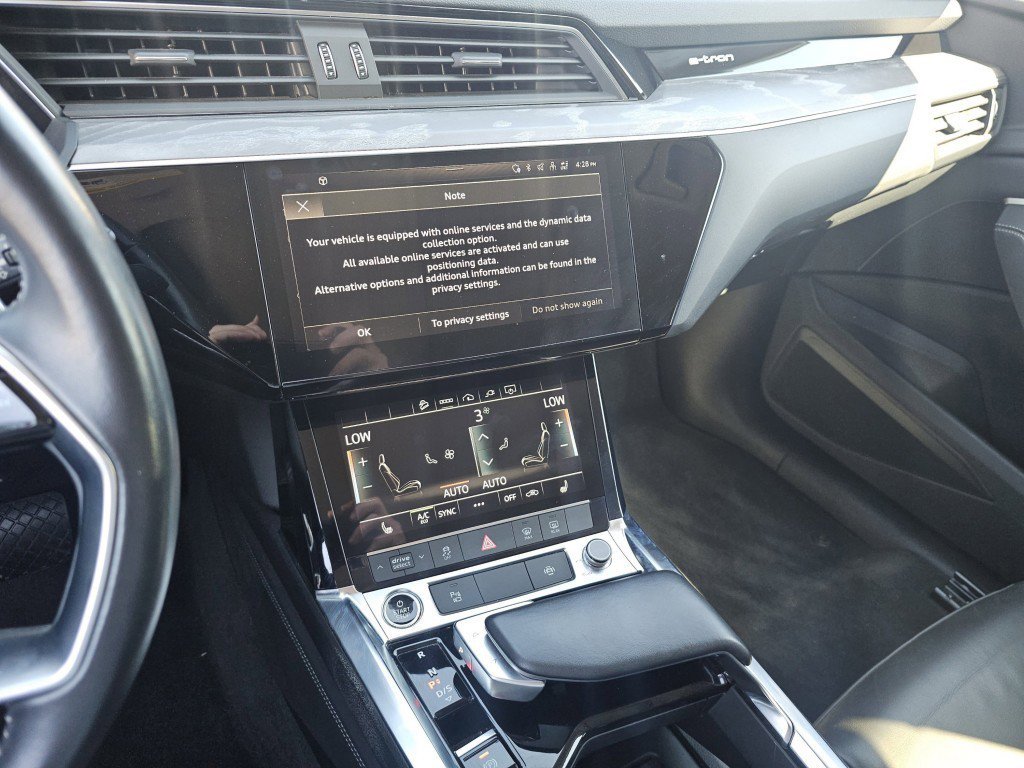 Used 2021 Audi e-tron Premium w/ Convenience Plus Package AWD/4WD image 32