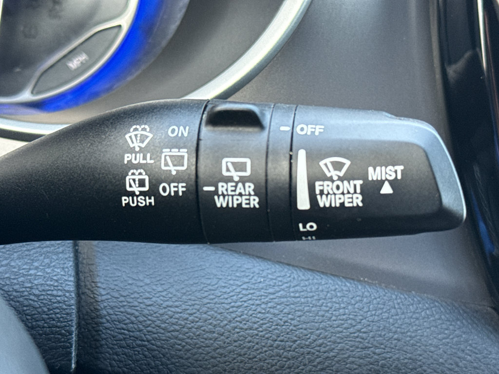 Used 2025 Chrysler Pacifica Select FWD image 19
