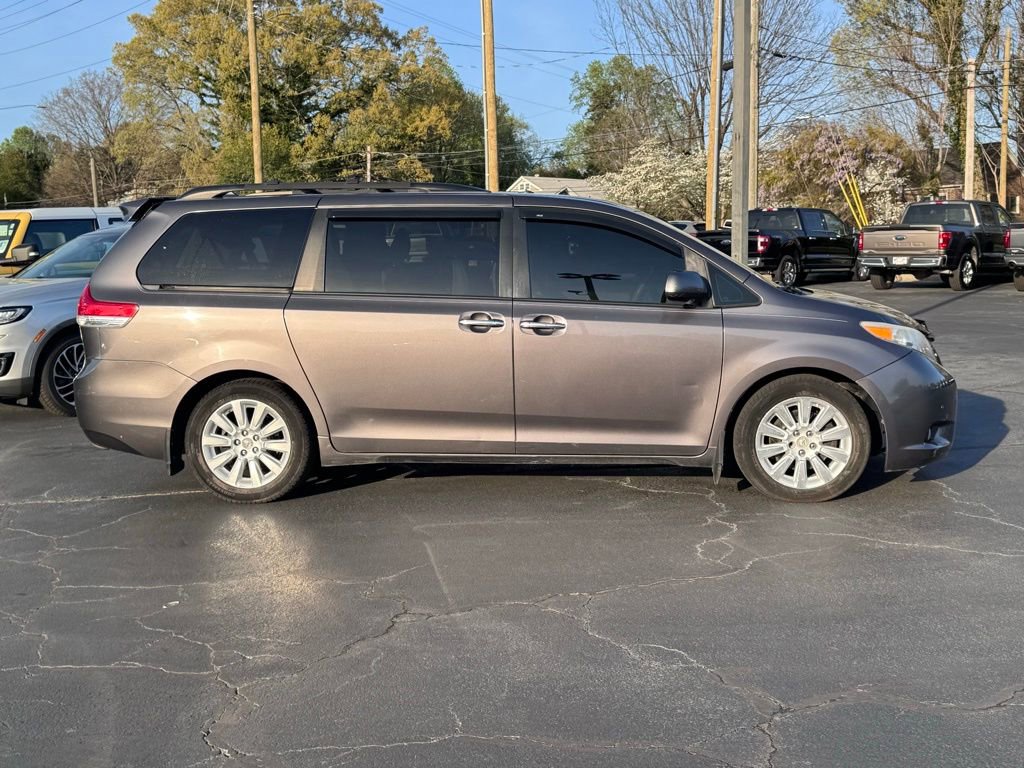 Used 2012 Toyota Sienna Limited w/ Premium Pkg image 3