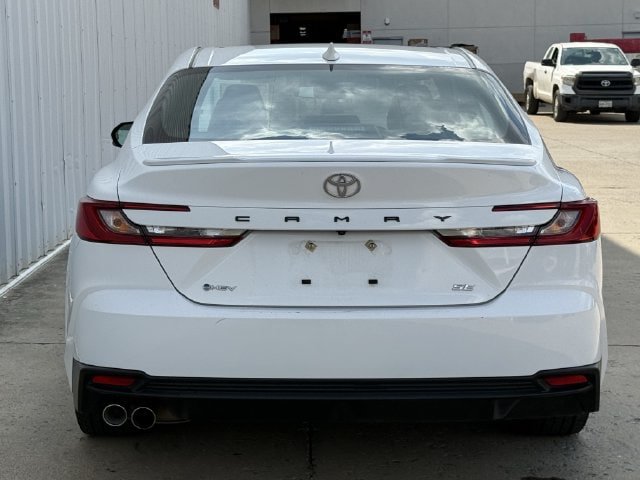 Used 2025 Toyota Camry SE FWD image 5