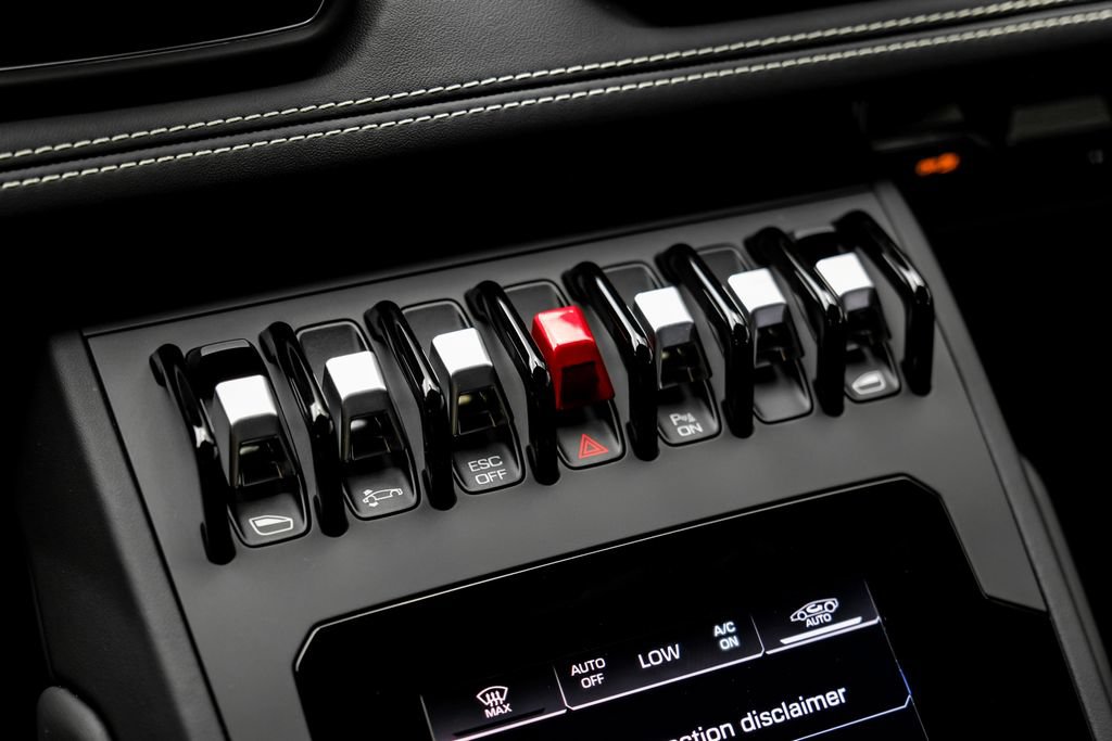 Used 2024 Lamborghini Huracan EVO AWD/4WD image 29