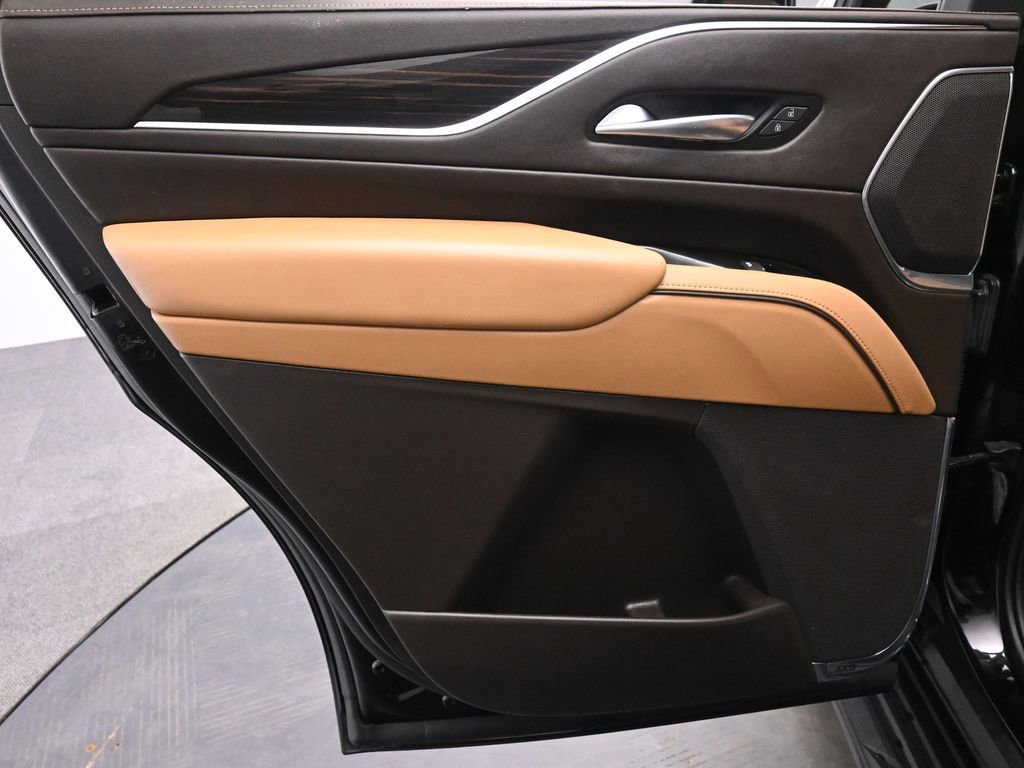 Used 2022 Cadillac Escalade Premium Luxury image 14